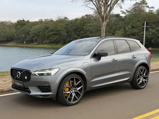 VOLVO-XC60-2020