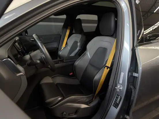 VOLVO-XC60-2020