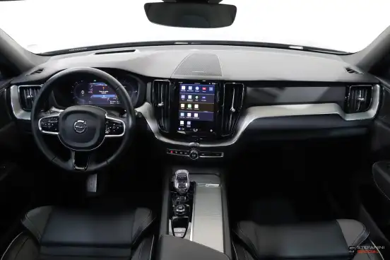 VOLVO-XC60-2022