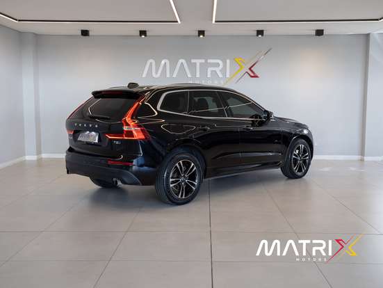 VOLVO-XC60-2.0 T5 GASOLINA MOMENTUM AWD GEARTRONIC VOLVO-XC60-2020