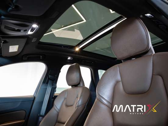 VOLVO-XC60-2020