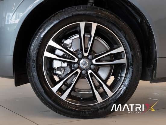 VOLVO-XC60-2021