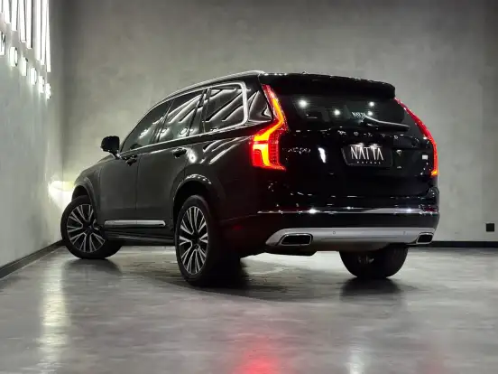 VOLVO-XC90-2021