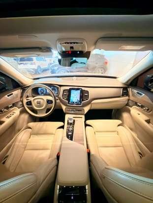 VOLVO-XC90-2021