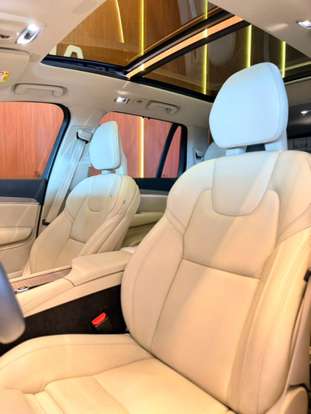 VOLVO-XC90-2021