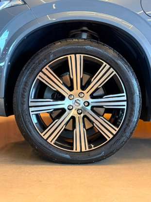 VOLVO-XC90-2021