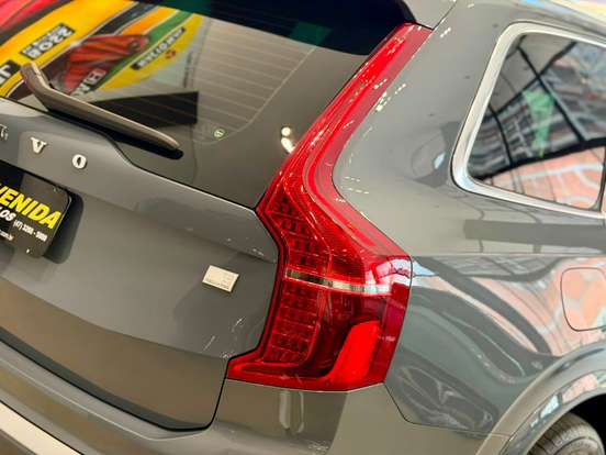 VOLVO-XC90-2022