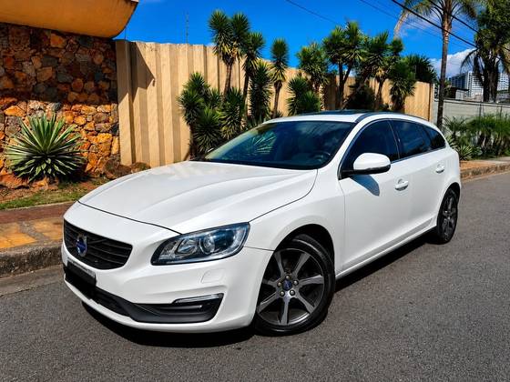 VOLVO V60 2.0 T4 MOMENTUM GASOLINA 4P AUTOMÁTICO