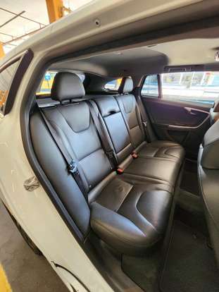 VOLVO-V60-2015