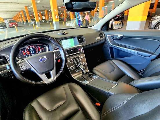 VOLVO-V60-2.0 T5 MOMENTUM TURBO GASOLINA 4P AUTOMÁTICO VOLVO-V60-2015