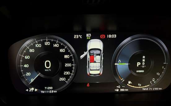 VOLVO-XC40-2021
