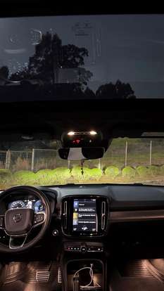 VOLVO-XC40-2021