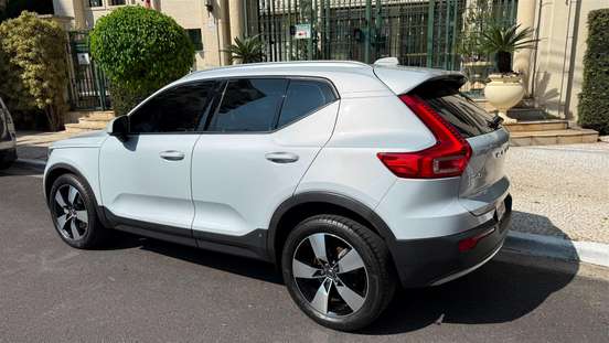 VOLVO-XC40-2019