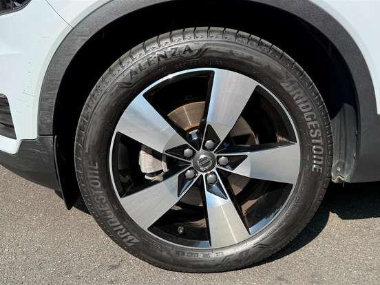 VOLVO-XC40-2.0 T5 GASOLINA MOMENTUM AWD GEARTRONIC VOLVO-XC40-2019