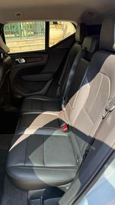 VOLVO-XC40-2019