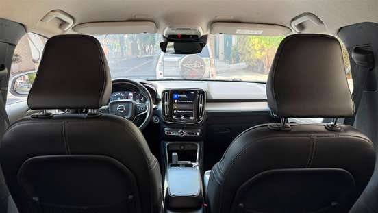 VOLVO-XC40-2019