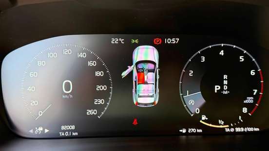 VOLVO-XC40-2019