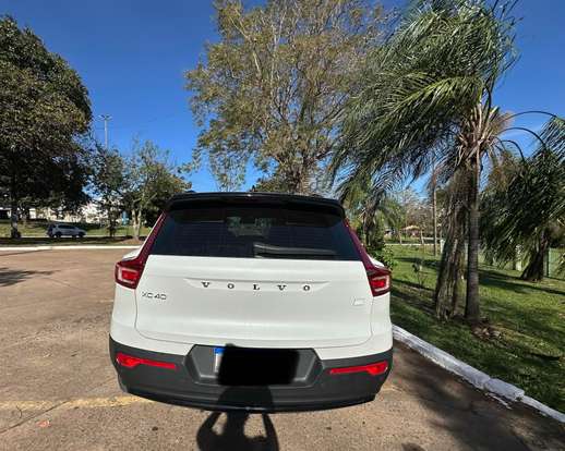 VOLVO-XC40-2024