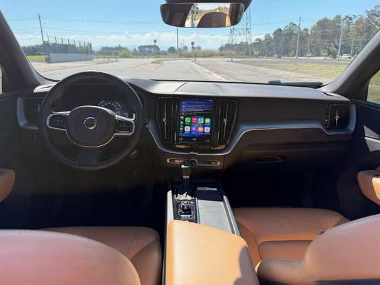 VOLVO-XC60-2017