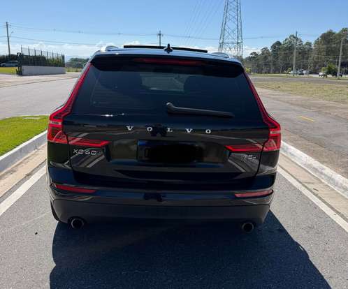 VOLVO-XC60-2017