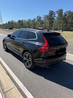 VOLVO-XC60-2017