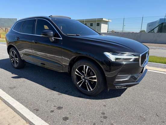 VOLVO-XC60-2017