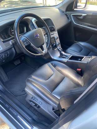 VOLVO-XC60-2016