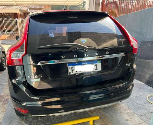 VOLVO-XC60-2015