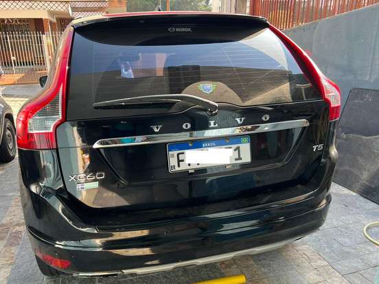 VOLVO-XC60-2.0 T5 MOMENTUM GASOLINA 4P AUTOMÁTICO VOLVO-XC60-2015