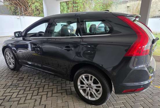 VOLVO-XC60-2015