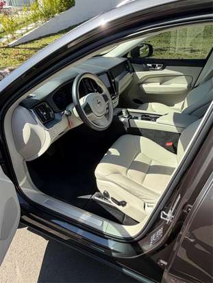 VOLVO-XC60-2021