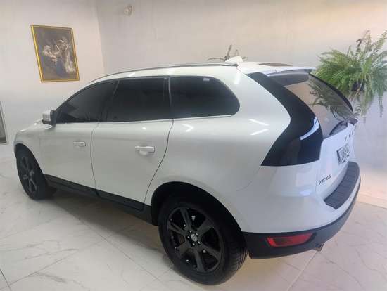 VOLVO-XC60-2012