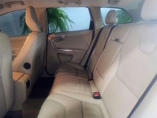 VOLVO-XC60-2012