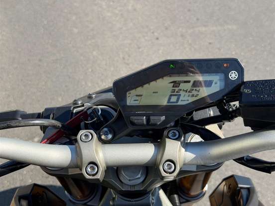 YAMAHA-MT-09-2015