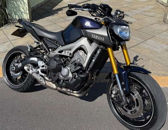 YAMAHA-MT-09-2015