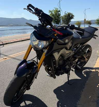YAMAHA-MT-09-2015