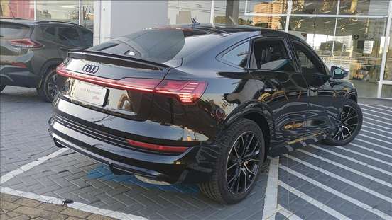 AUDI-E-TRON-2020