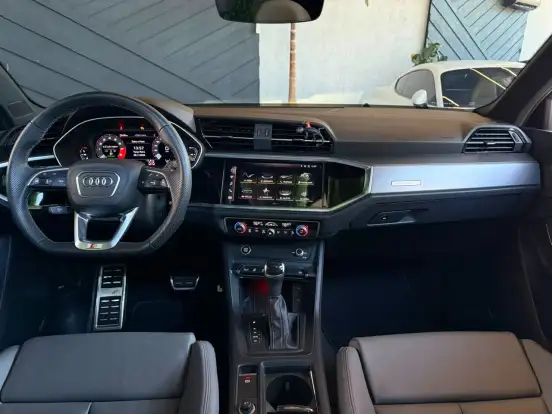 AUDI-Q3-2024