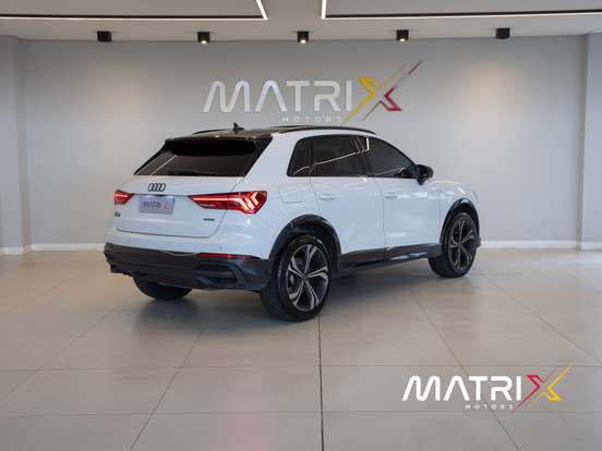 AUDI-Q3-2023