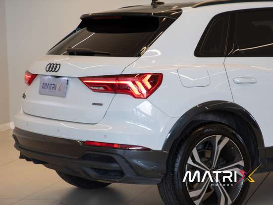 AUDI-Q3-2023