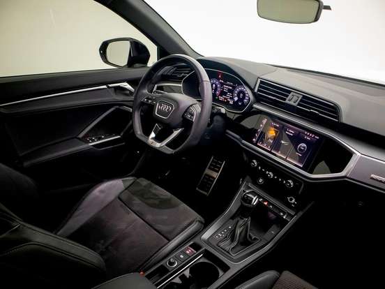 AUDI-Q3-2022