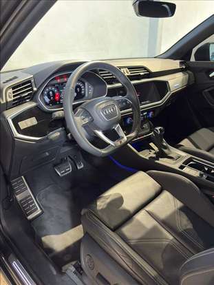 AUDI-Q3-2024