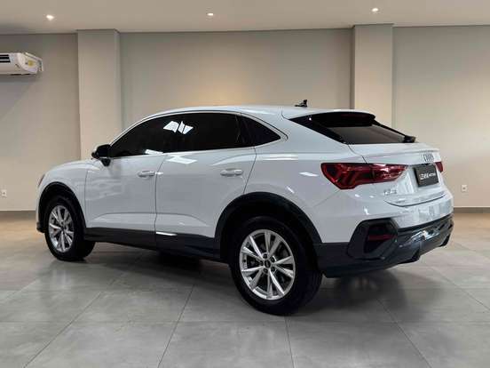 AUDI-Q3-2022