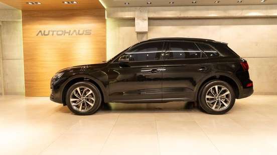 AUDI-Q5-2021