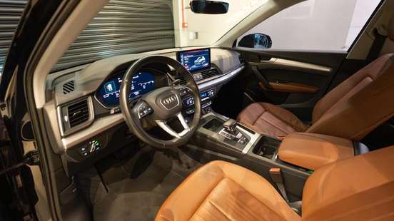 AUDI-Q5-2021