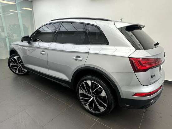 AUDI-Q5-2024