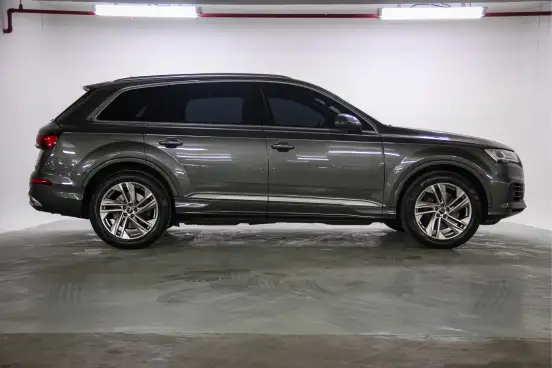 AUDI-Q7-2022