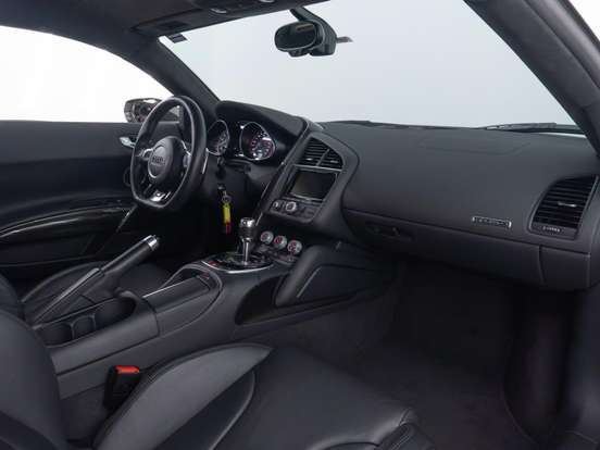 AUDI-R8-2014