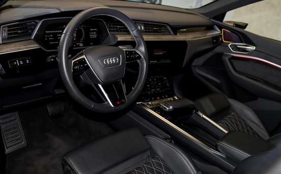 AUDI-E-TRON-2023
