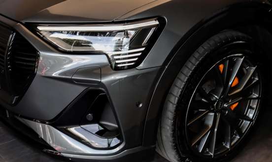 AUDI-E-TRON-2023